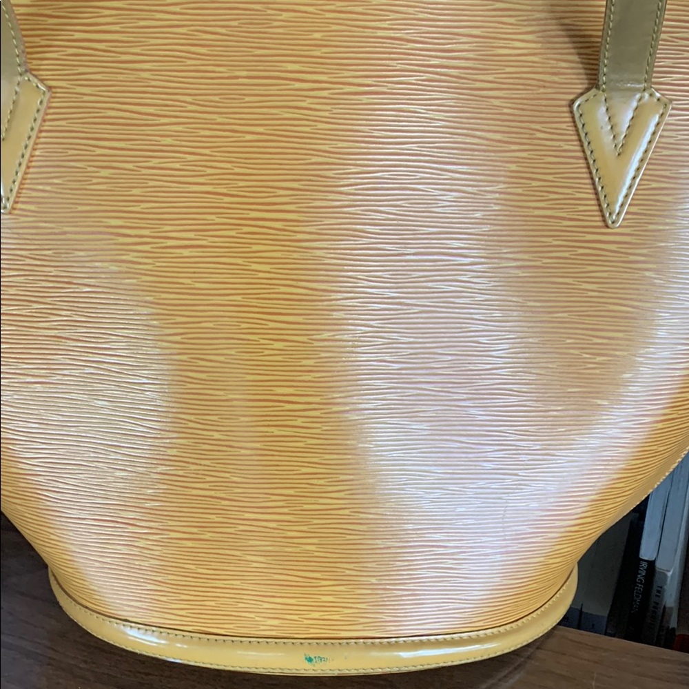 Louis Vuitton  EPI Yellow Purse - Picture 5 of 14